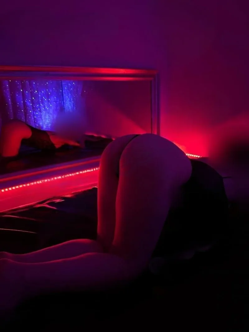 Kornelia - Velvet
