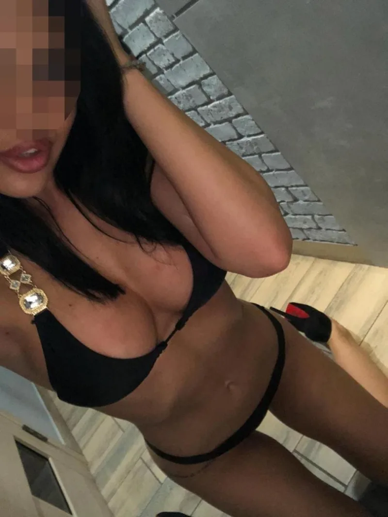 Paula LUX Escort